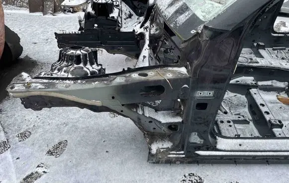 Mercedes-Benz EQC Front quarter panel 
