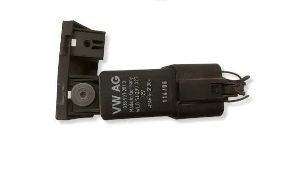 Volkswagen Touran I Glow plug pre-heat relay 038907281D 11406