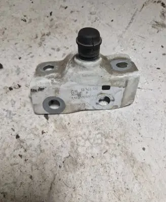 Radiator support slam panel bracket