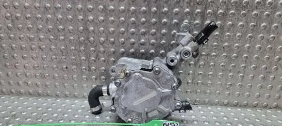 Volkswagen Golf V Vacuum pump S26378572 038145209M