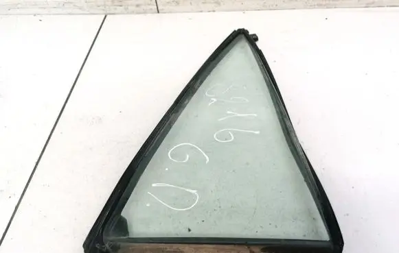 Rear vent window glass