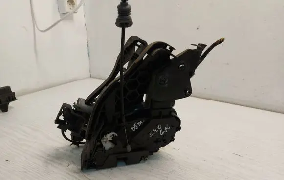 Volvo S40 Rear door lock 30753669