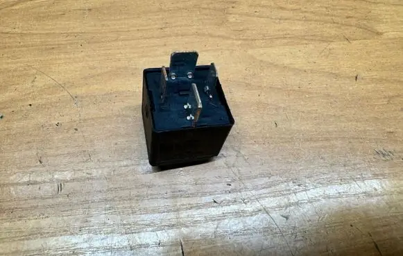 BMW 7 F01 F02 F03 F04 Other relay 690146901 V23136J6X48 6136