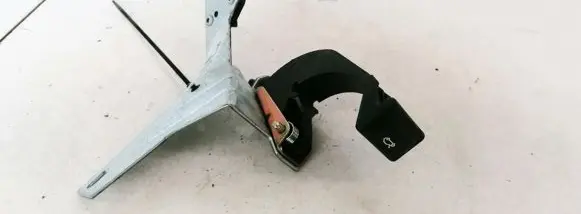 Engine bonnet (hood) release handle