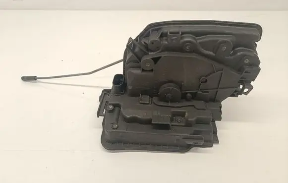 BMW 2 F46 Front door lock