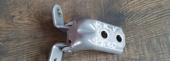 Hyundai ix20 Front door upper hinge