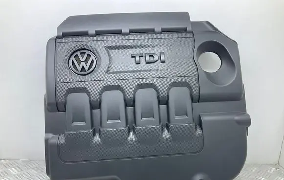 Volkswagen PASSAT B8 Engine cover (trim) 04L103925Q