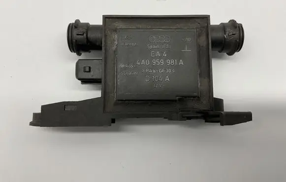 Audi A6 S6 C4 4A Door control unit/module 4A0959981A D104A