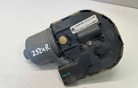 Skoda Yeti (5L) Wiper motor 5L2955119B