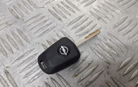 Opel Zafira B Ignition key/card 