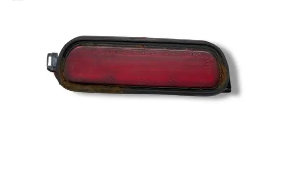 Third/center stoplight