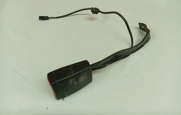 Volkswagen PASSAT B6 Front seatbelt buckle 