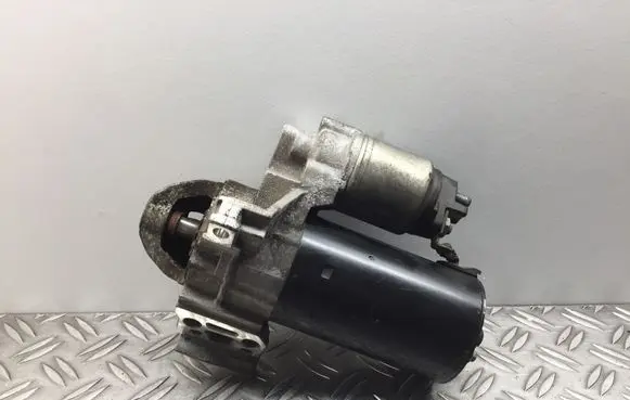BMW 5 F10 F11 Starter motor 8570383 12418570383 0001148010