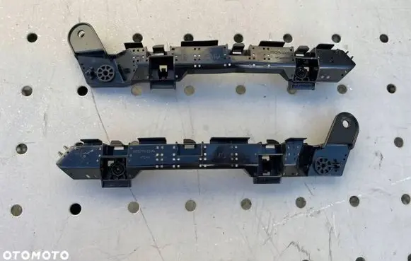 Honda HR-V Fender mounting bracket