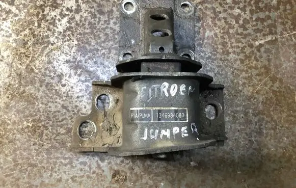 Engine mount bracket