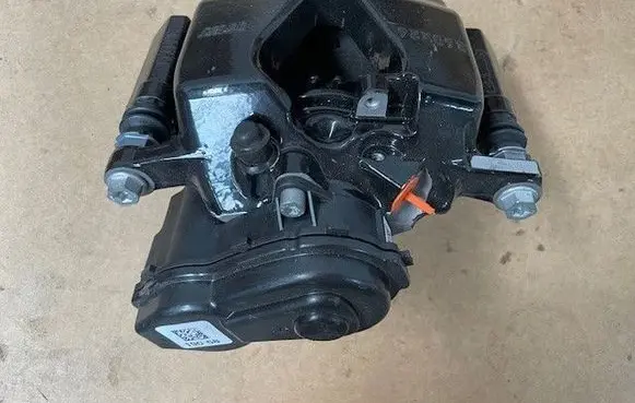 Mercedes-Benz X-class W470 Front brake caliper 32346034D