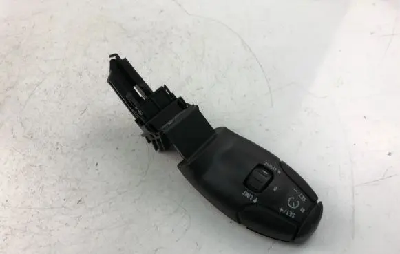 Peugeot 208 Indicator stalk 96637157XT