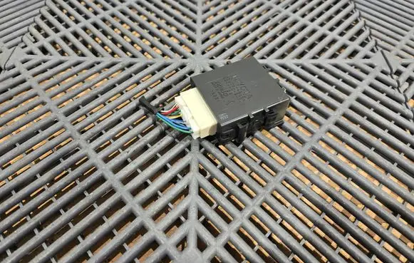 Toyota RAV 4 (XA40) Window control relay 8594042030 4230002080