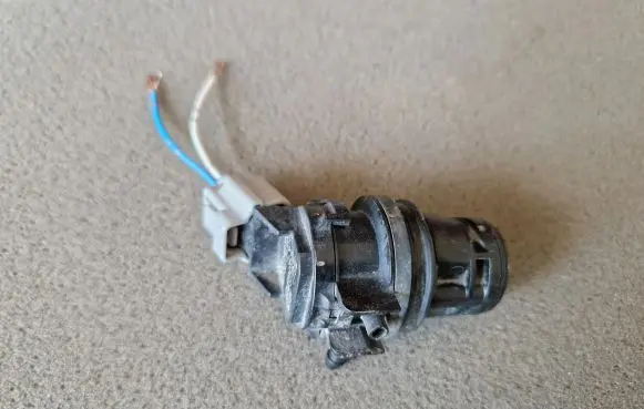 Toyota Hilux (AN10, AN20, AN30) Windscreen/windshield washer pump