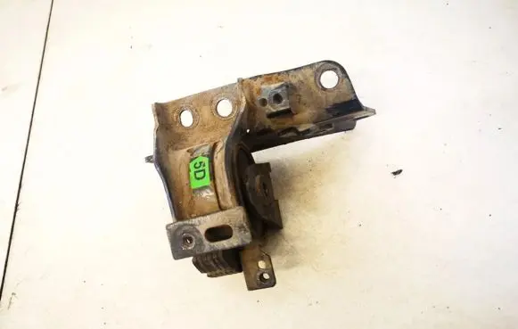 Toyota Avensis T250 Engine mount bracket