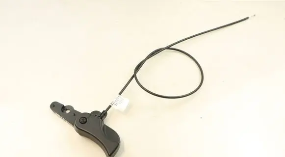 BMW M3 e92 Engine bonnet (hood) release handle 9150273 7058117