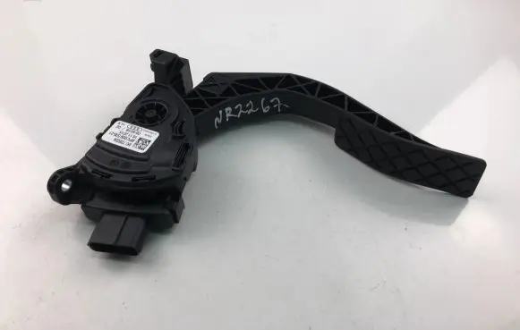 Audi A6 S6 C7 4G Accelerator throttle pedal bracket 8K1723523A