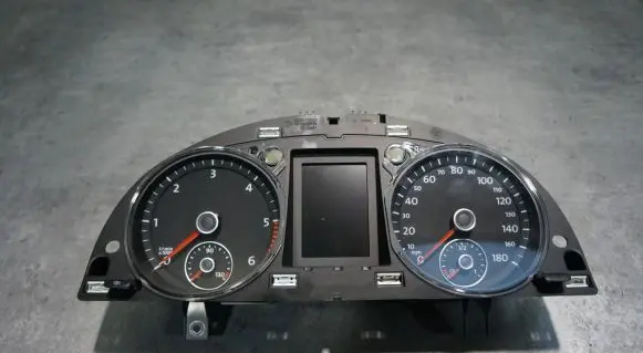 Volkswagen PASSAT CC Speedometer (instrument cluster) 3C8920970P