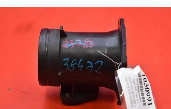 Audi A4 S4 B5 8D Mass air flow meter 058133471