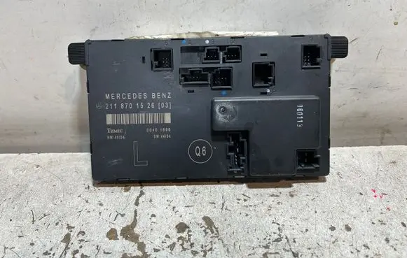Mercedes-Benz E W211 Door control unit/module 2118701526 00401696