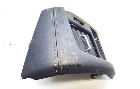 Nissan Qashqai Dashboard side air vent grill/cover trim 687606ua1a 5009-0348