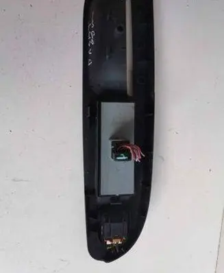 Volkswagen PASSAT B6 Front door window switch trim 3C1867171B