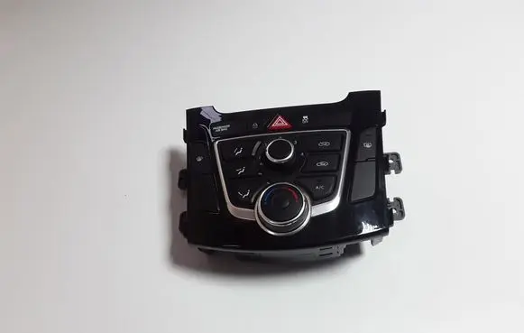 Hyundai i30 Air conditioner control unit module 97250A6040GU