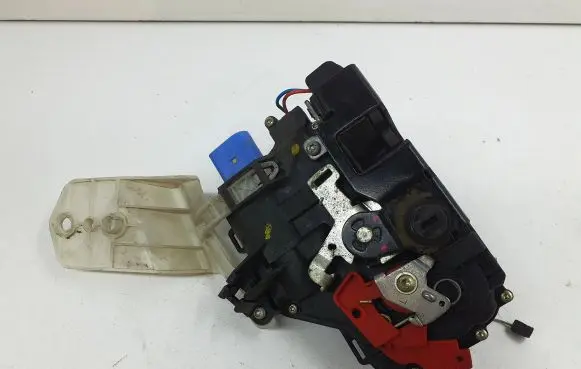 Volkswagen Golf VI Rear door lock 7L0839015D 991609300