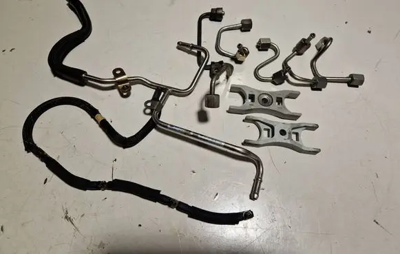 Volkswagen Touran II Fuel injector supply line/pipe 03L201360AC L24309FB