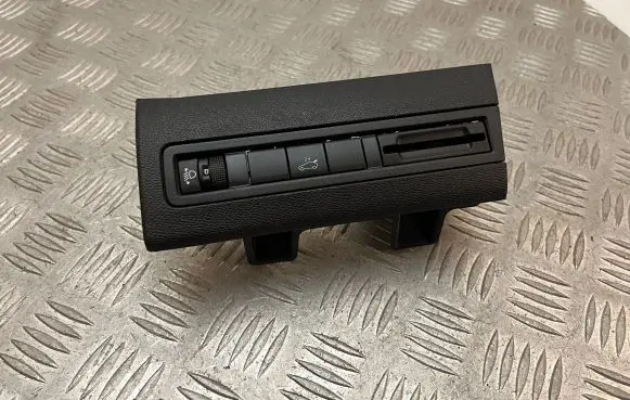 Peugeot 5008 II Tailgate/boot open switch button 98095437ZD1