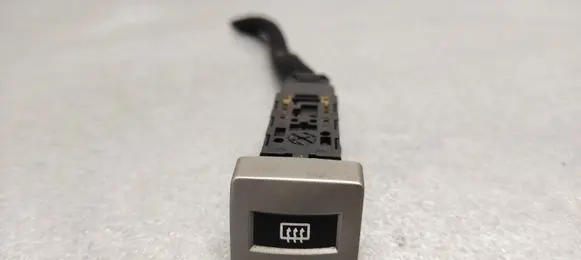 KIA Carnival Windscreen/window heater switch 401308