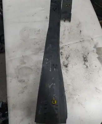Center/middle under tray cover