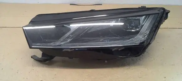 Skoda Octavia Mk4 Headlight/headlamp 030111823300 5E4941015A LE18A6419