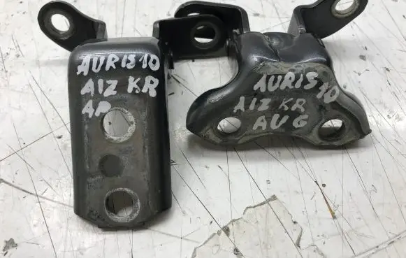 Toyota Auris 150 Rear door hinge set 687600H010 687800H010