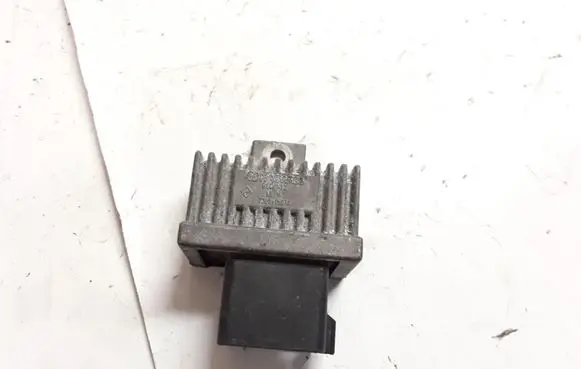Opel Vivaro Glow plug pre-heat relay 7700115078