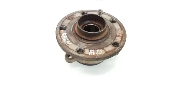 Front wheel hub