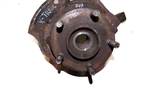Nissan X-Trail T30 Front wheel hub spindle knuckle