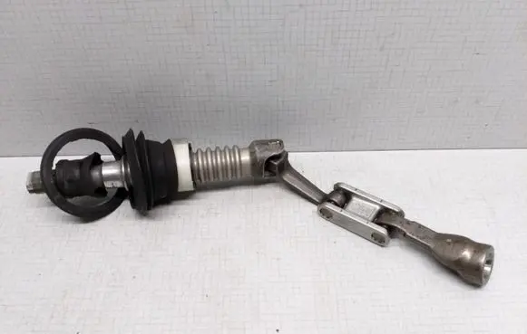 Mercedes-Benz C W203 Steering wheel axle 2104620748