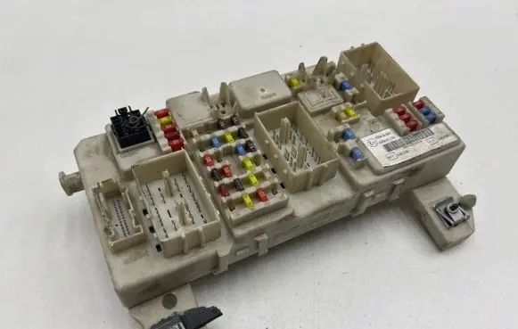 Ford Focus Fuse module 7M5T14A073CE 519242408 00003916