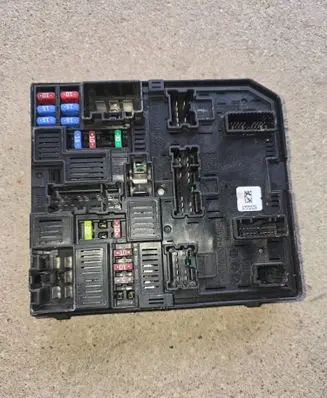 Nissan X-Trail T32 Fuse module 284B74CE0A 58C011F01 6757035254