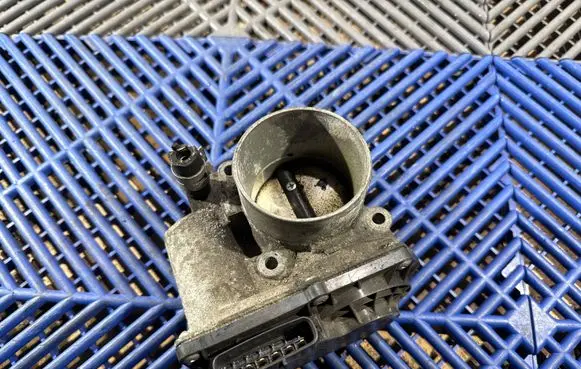 Toyota Auris E180 Throttle valve 2203037060 142005S29
