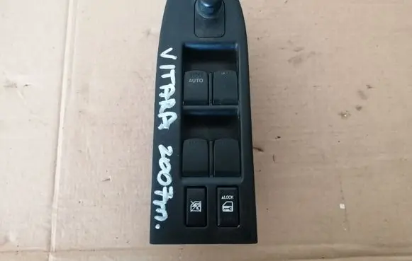 Suzuki Grand Vitara II Electric window control switch 8372765J0