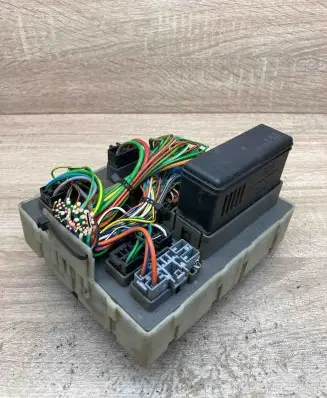 Ford Focus Fuse module 98AG14A07306 518251806