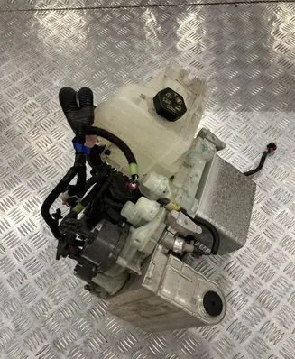 Tesla Model 3 Water pump 1549902-00-C 1547595-02-F