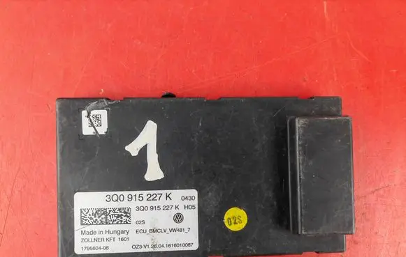 Volkswagen PASSAT B8 Battery control module 3Q0915227K